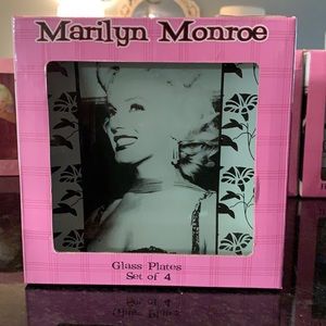 NEW in box Marilyn Monroe Glass Plates set of 4